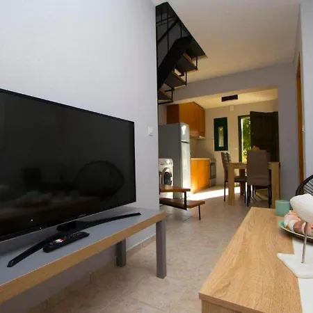Plagia Vacation Houses With Shared Pool * חניוטי